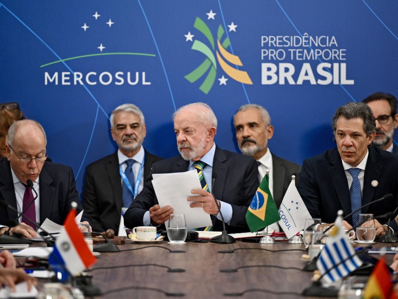 盧拉（前排中）表示，對委內瑞拉進行武裝干預將是西半球的人道主義災難。（法新社）