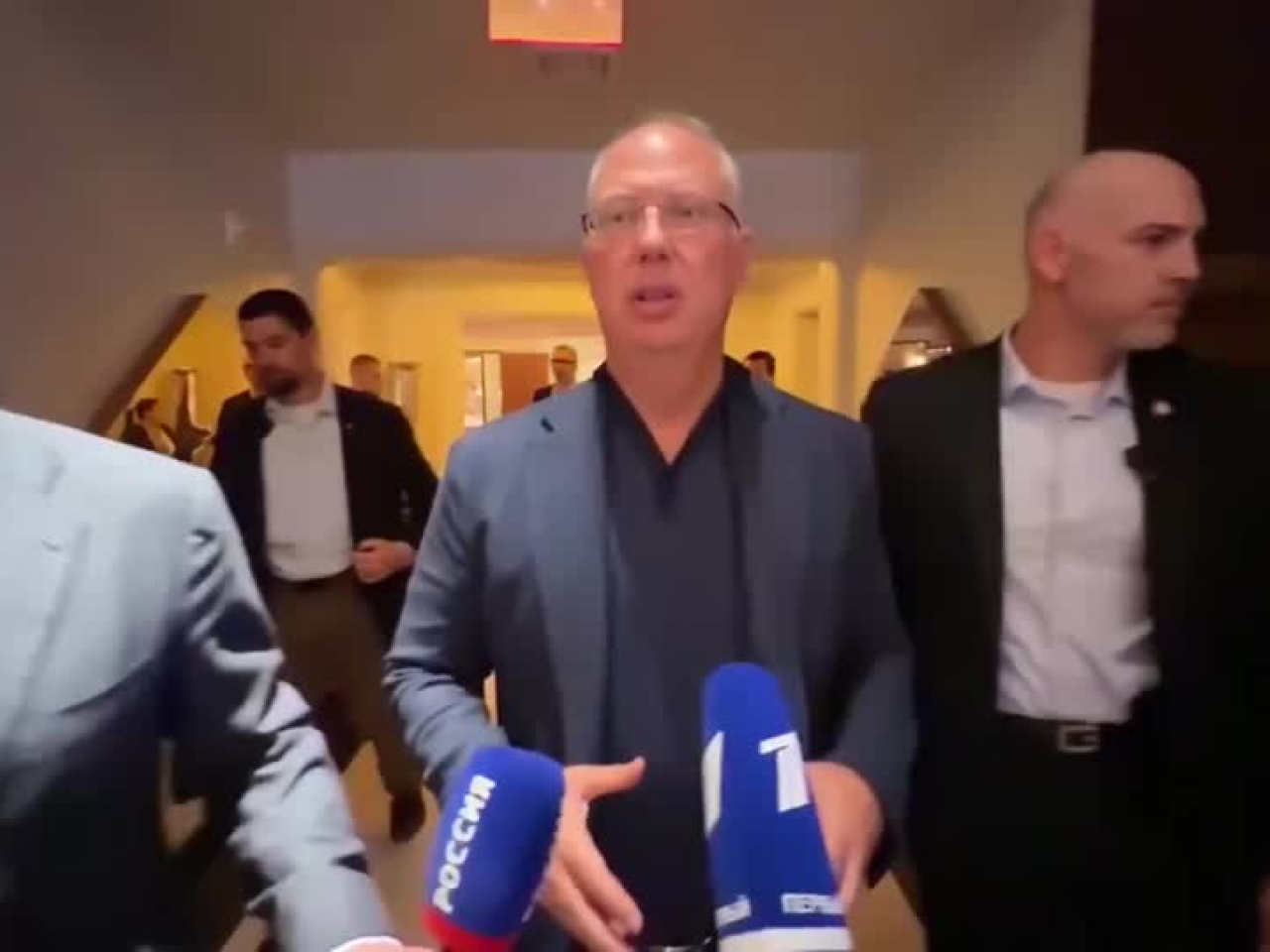 德米特里耶夫表示，雙方當日的會談具建設性，星期日會繼續。（路透社）