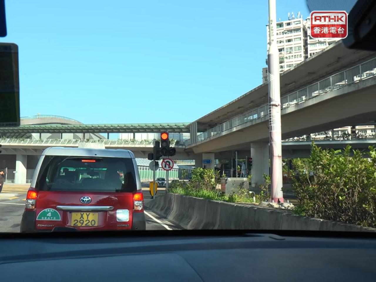 本台實測由高鐵西九龍站往九龍灣，較以往快約三分之一時間。（鍾家銘攝）