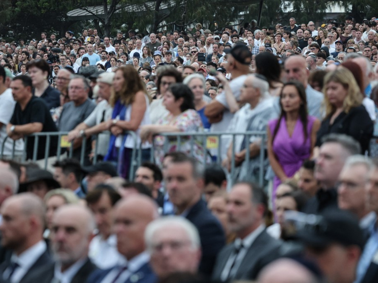 大批民眾出席邦迪海灘的悼念活動。(法新社)