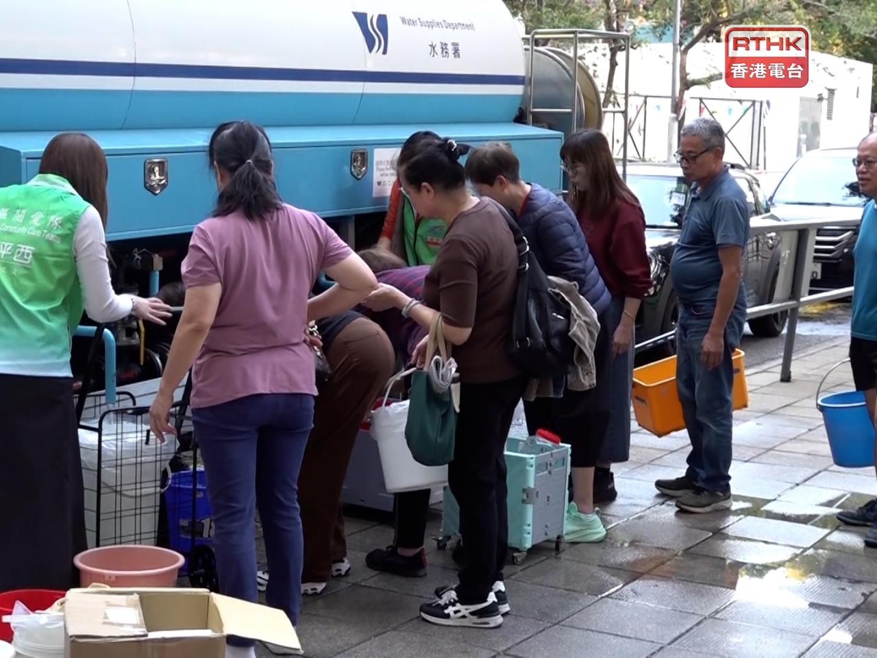 水務署爭取今晚凌晨完成維修及恢復食水供應。（施華駿攝）