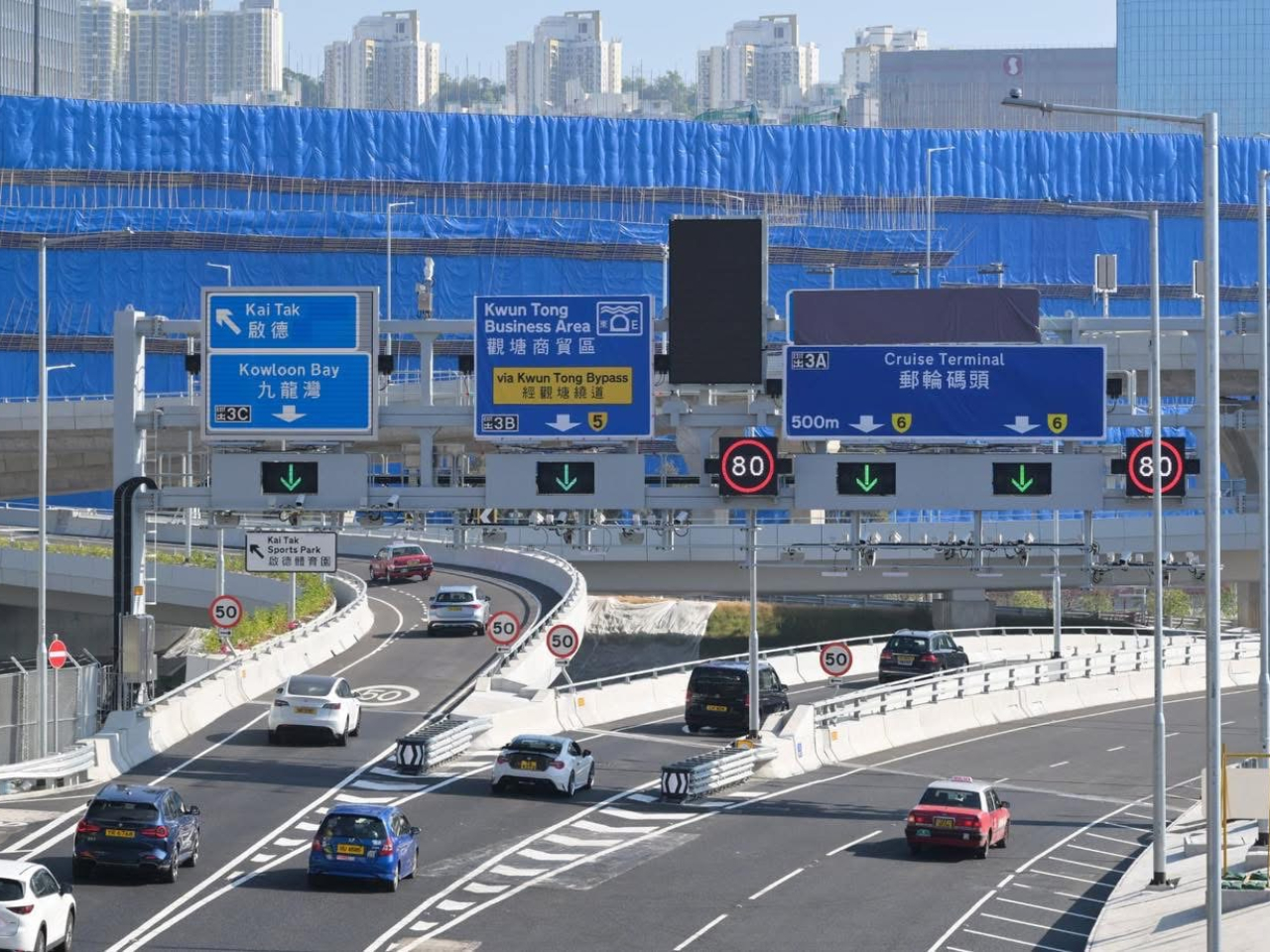 運輸署呼籲駕駛者、運輸業界和市民應提早計劃行程，預留時間適應新路線和調整出行模式。（運輸署社交網站）