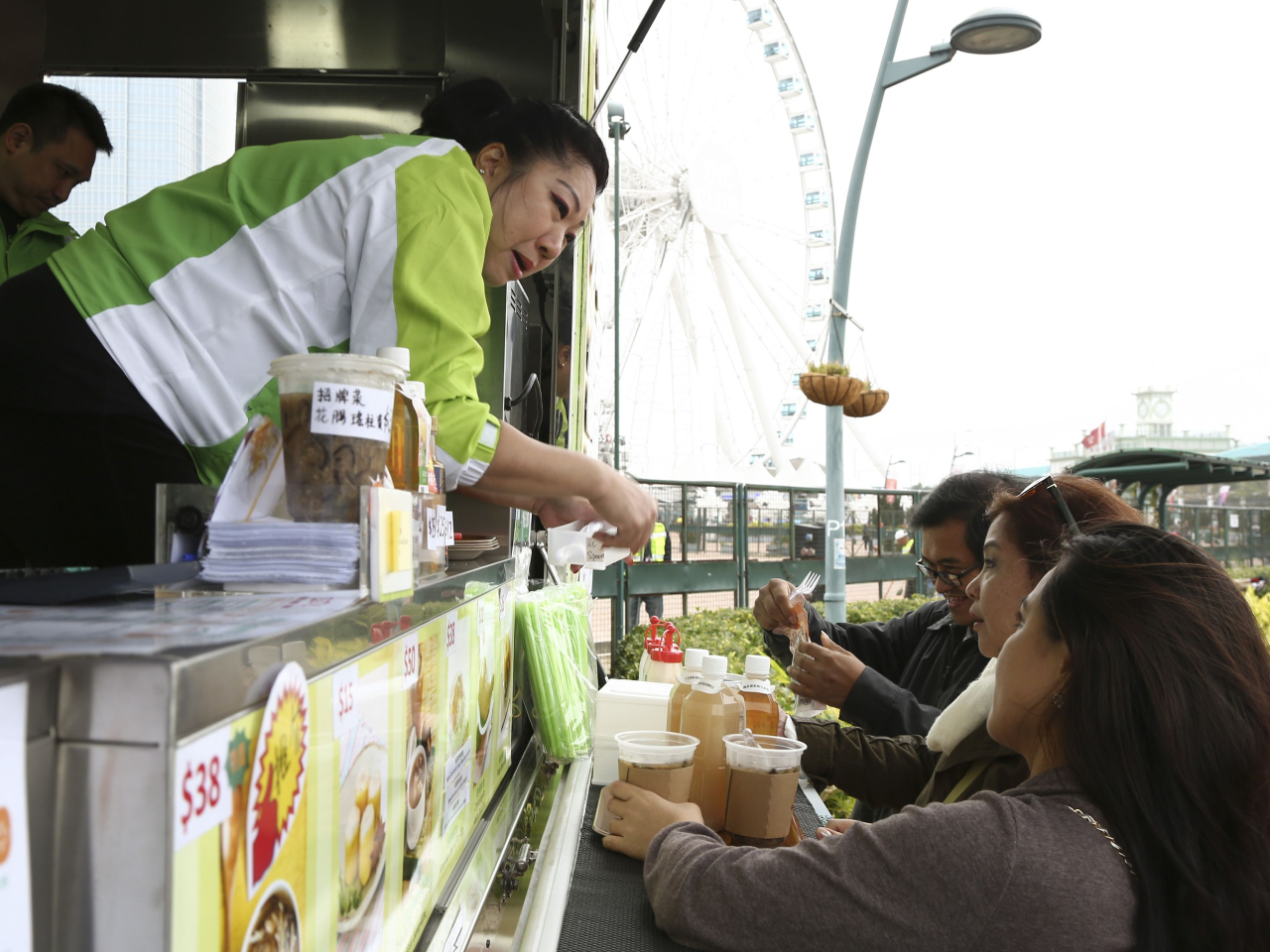 姜靜預計，香港今年通脹率1.4%，明年或升至1.6%，受內需復甦及經濟增長支持。（路透社資料圖片）