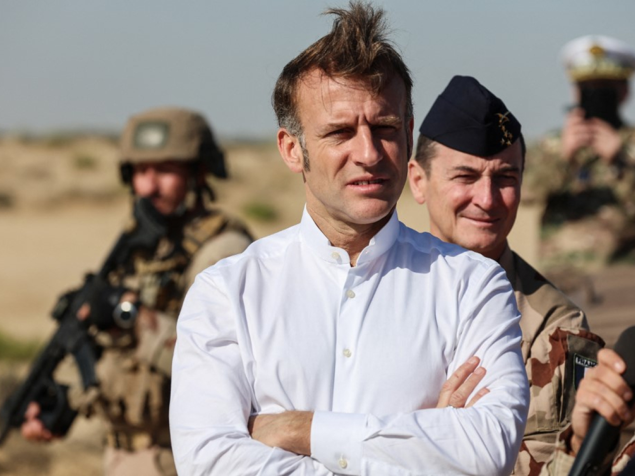 馬克龍日前到訪阿聯酋，期間宣布推進法國新建核動力航母計劃，有望2038年起啟用服役。(法新社)