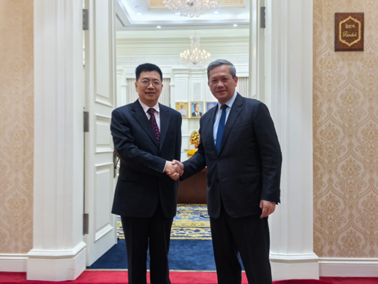 鄧錫軍與柬埔寨首相洪瑪奈會面。（外交部網頁）