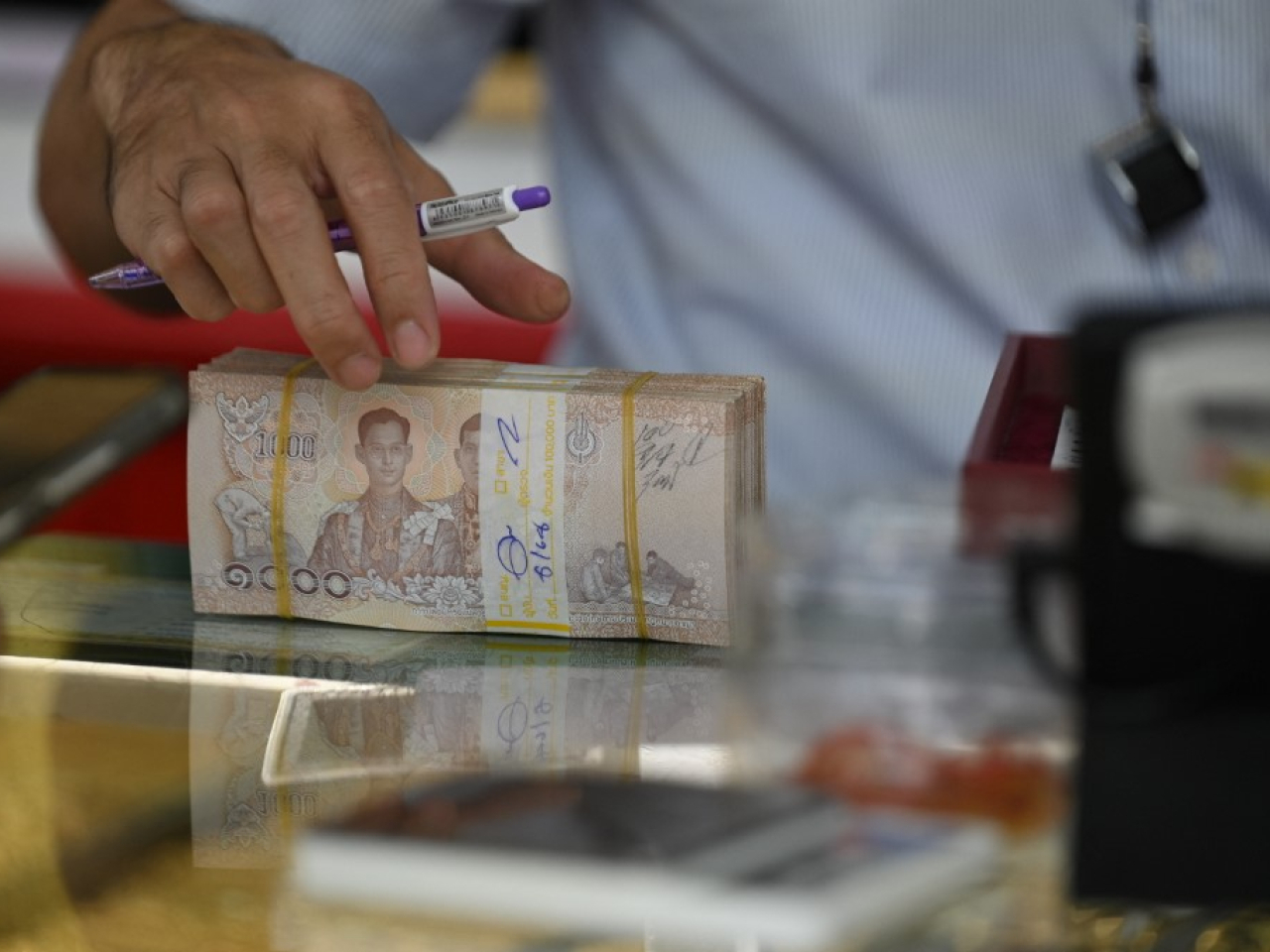 泰國央行認為，泰銖升勢與基本面不符，將對以泰銖進行的異常大額黃金交易進行管理。（法新社資料圖片）