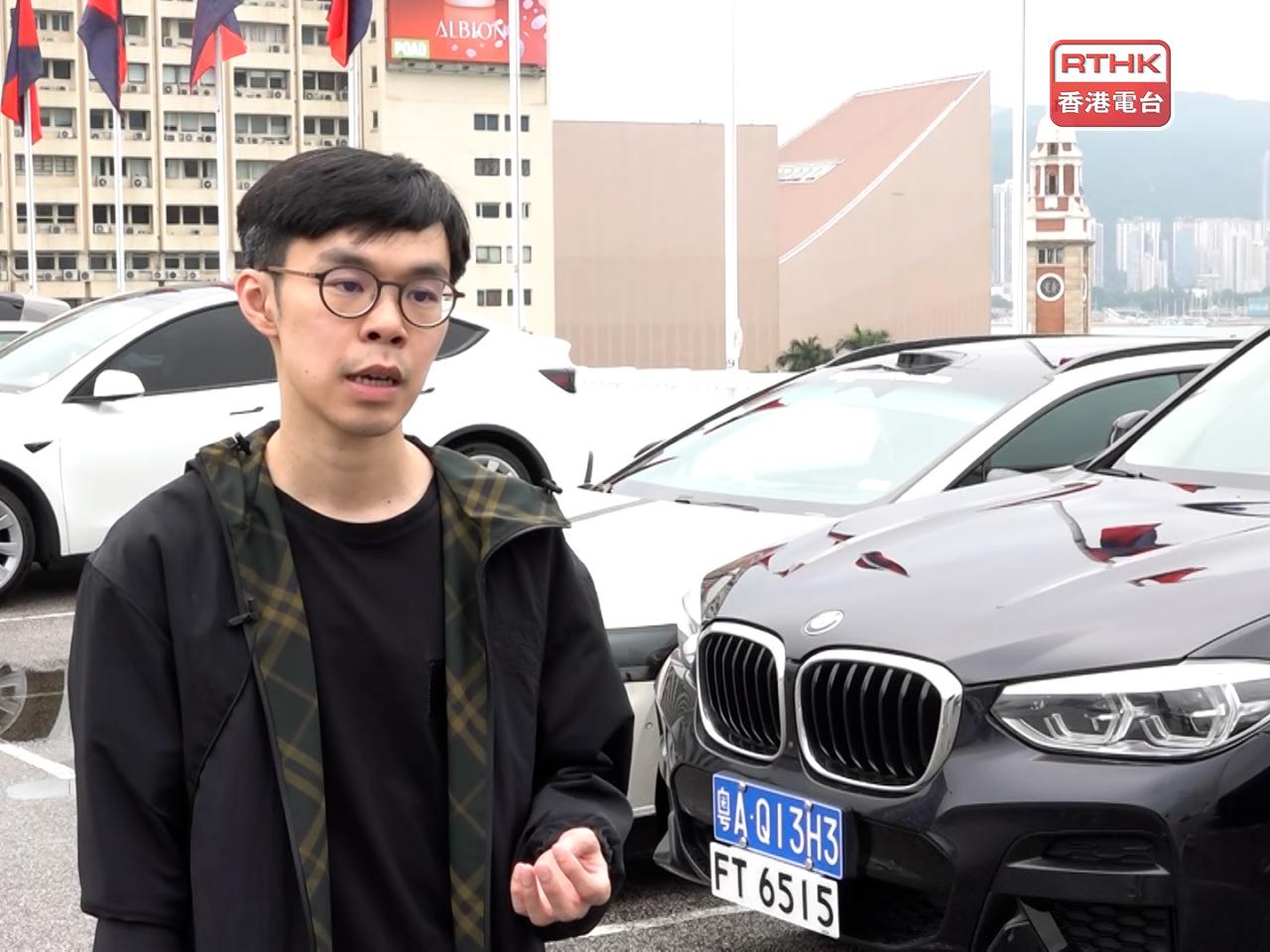 張先生說，第一次「左軚」在香港鬧市駕駛，與印象中和認知的本港路面情況相若。（林紹鋒攝）