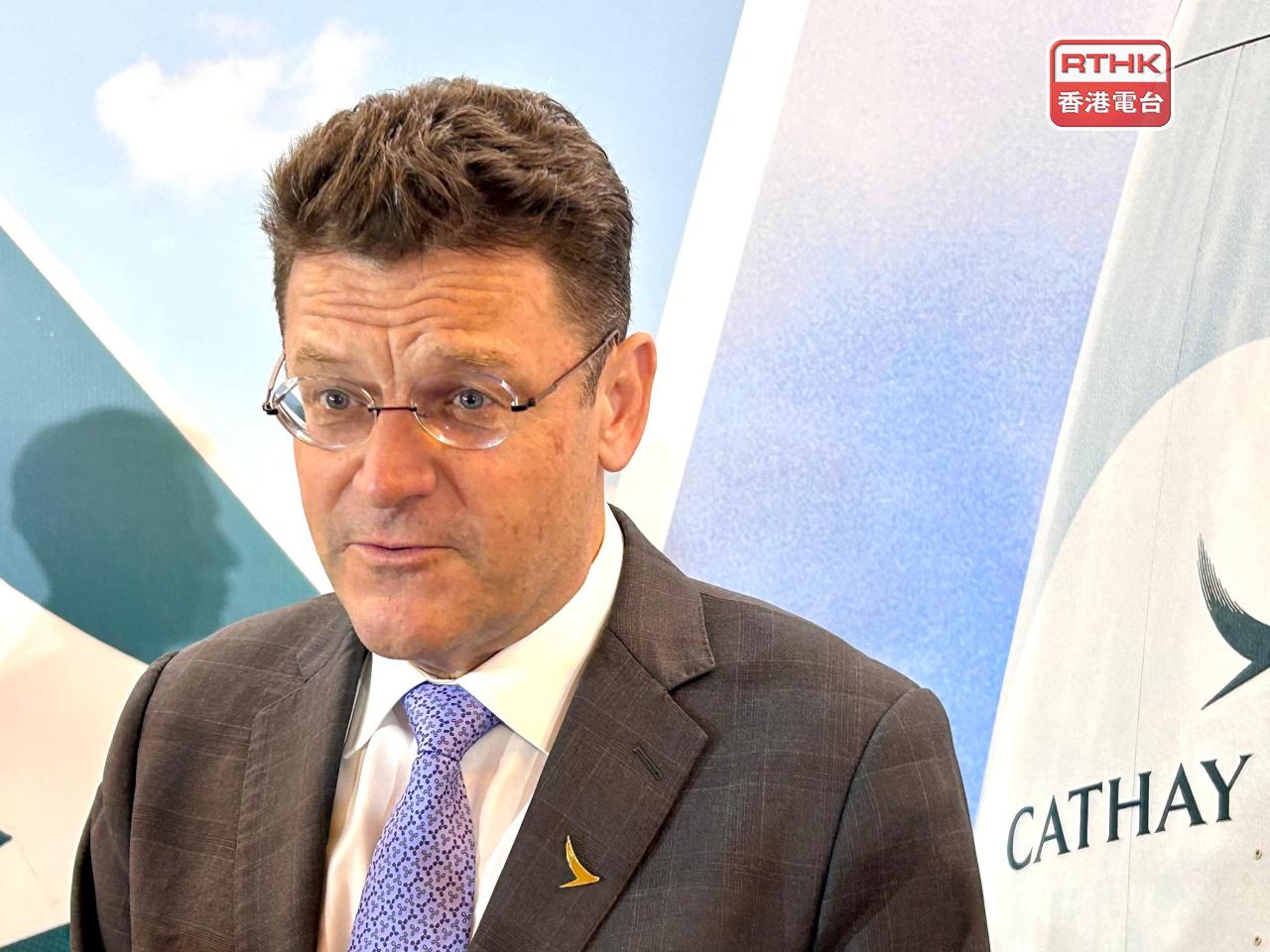 賀以禮退休離開太古集團，辭任太古公司常務董事、國泰航空常務董事及主席等職務，明年5月13日生效。（港台圖片）