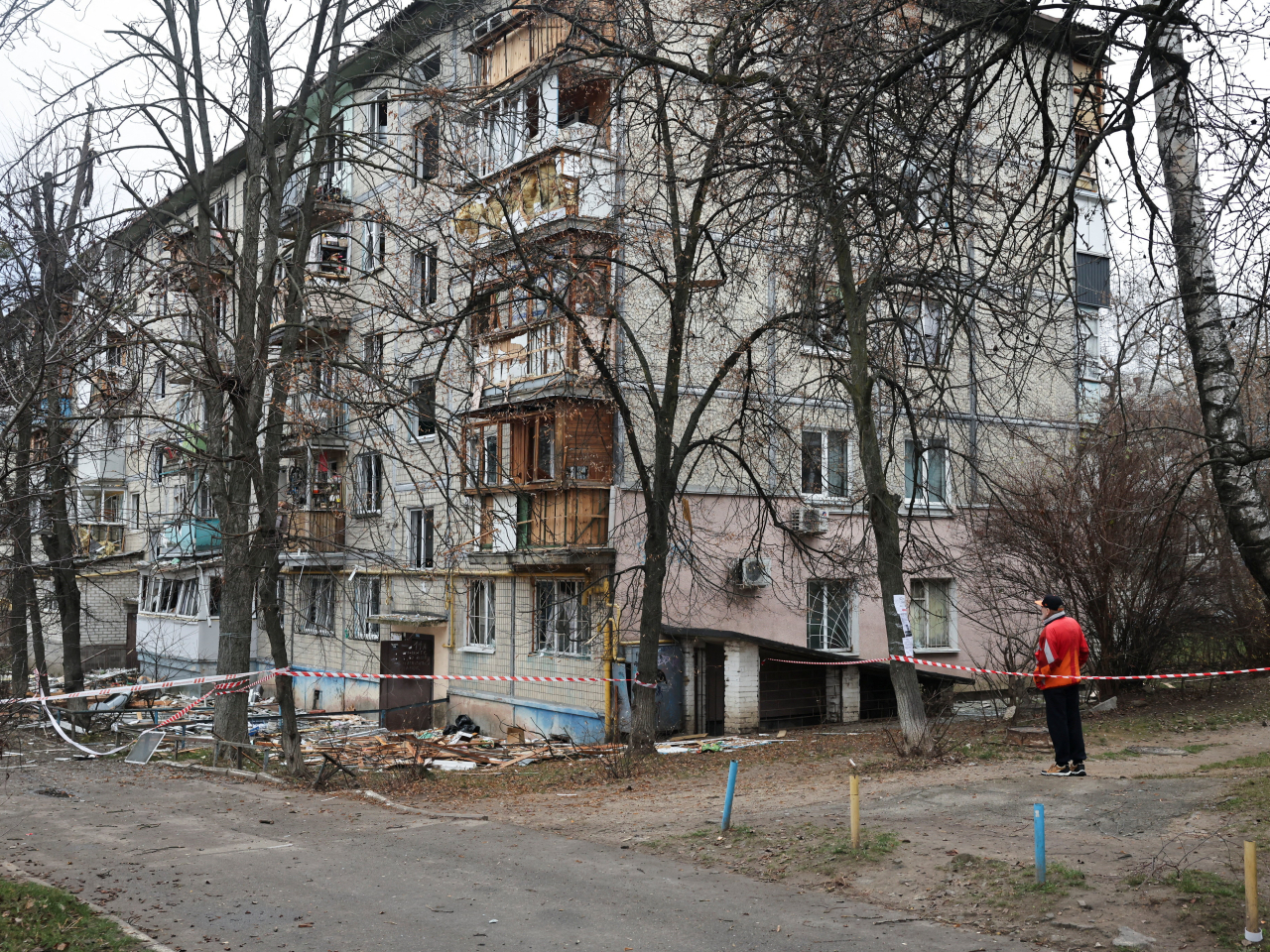 基輔有建築物遭俄軍無人機空襲。（路透社）