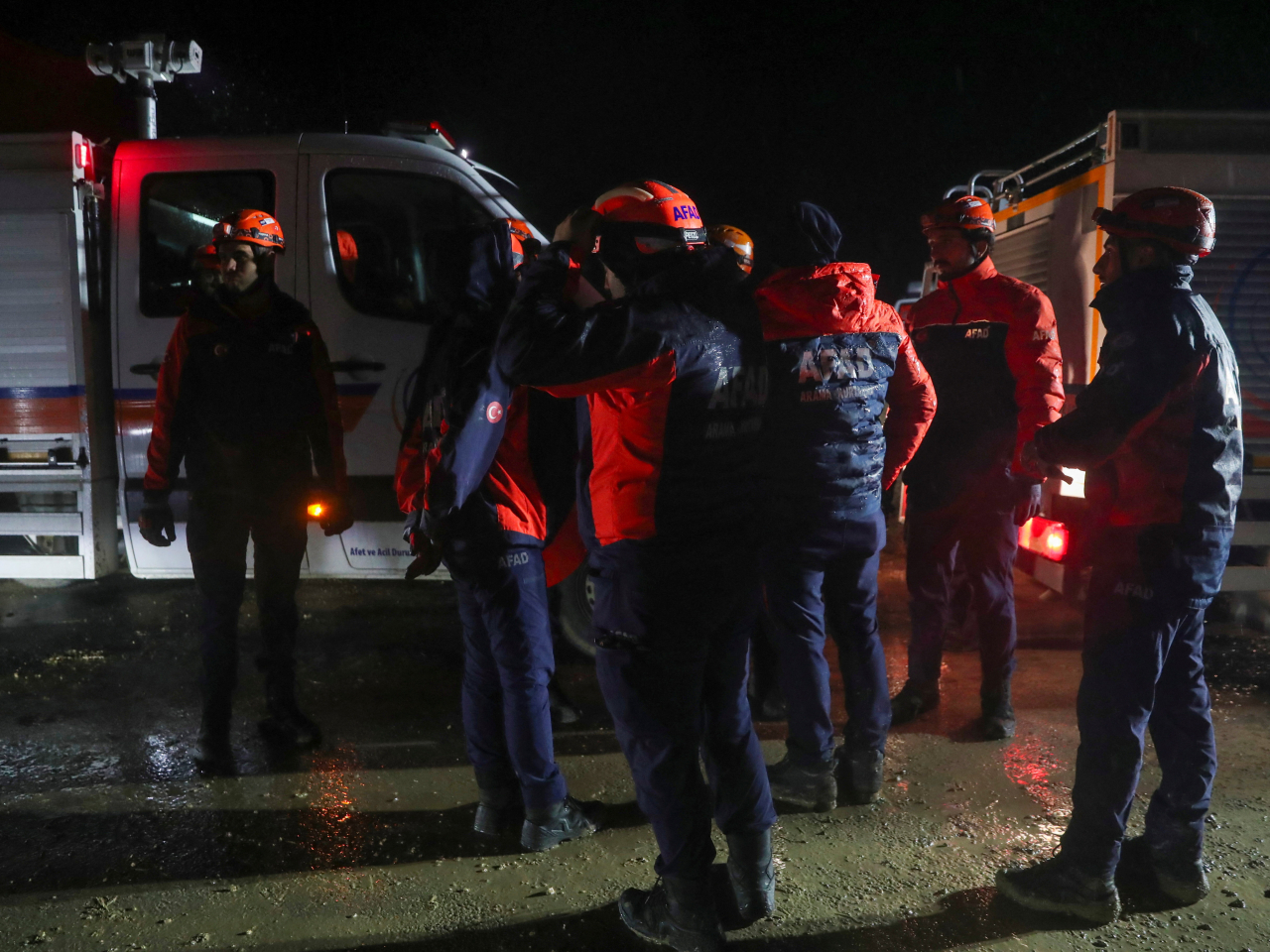 土耳其事故後展開搜救。（路透社）