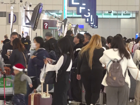 聖誕假期將至，不少市民在機場出發外遊。（郭志強攝）