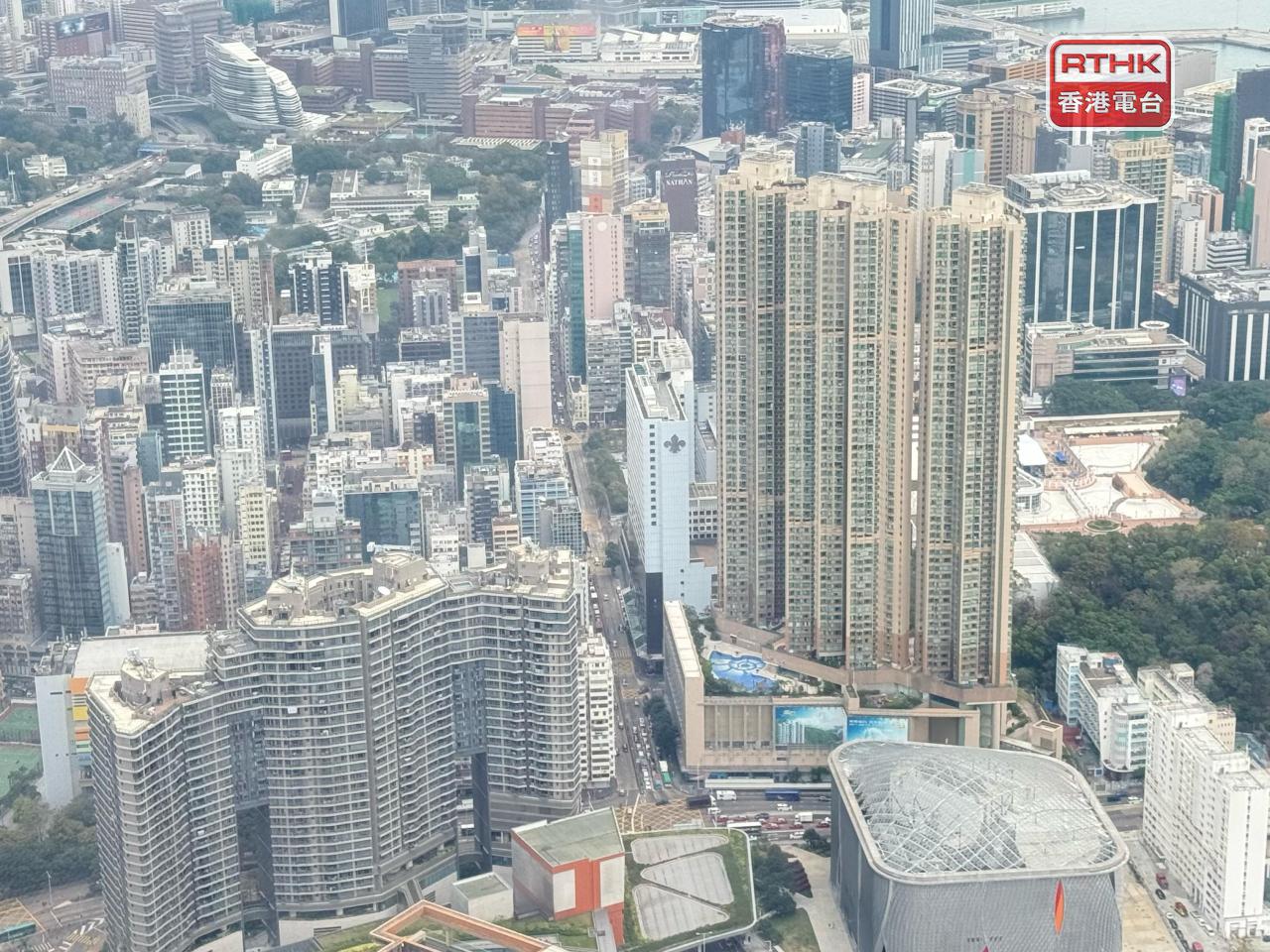 楊明儀預計，明年住宅成交量按年再升最多10%，樓價有望升5%至7%。（港台圖片）