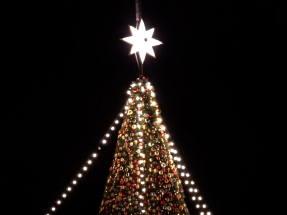 市民平安夜外出慶祝  多個地點有「飄雪」匯演