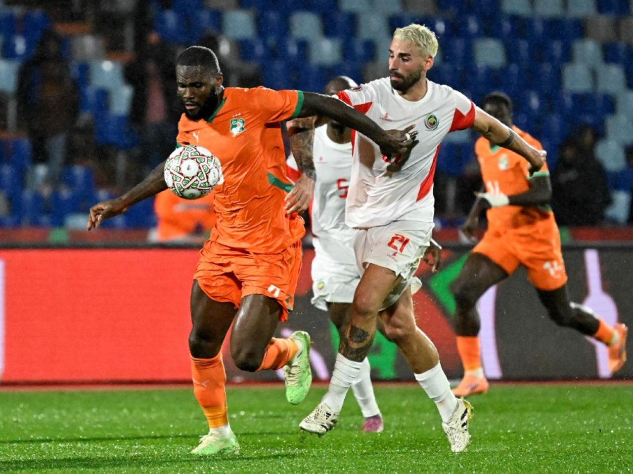 科特迪瓦（橙色球衣）1球擊敗莫桑比克。（法新社）