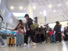 不少港人趁聖誕假長周末到內地旅遊　西九高鐵站早上人潮不絕