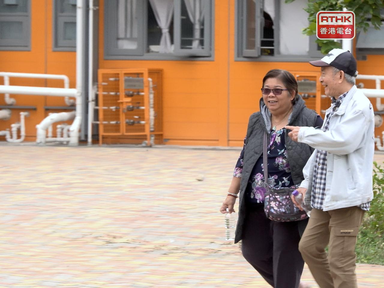 梁生和梁太本月初獲配對專屬「一戶一社工」，全面交予對方處理申請各項支援，本月中獲安排入住元朗博愛江夏圍村過渡性房屋。（廖漢榮攝）