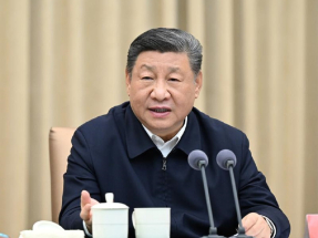 習近平主持中共政治局會議。 （新華社資料圖片）