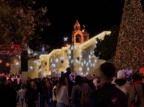民眾趁局勢緩和到伯利恆渡聖誕