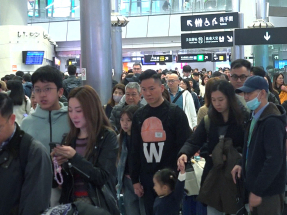 入境處表示，截至晚上9時，共有109萬8千多人次經各管制站出入境。（郭志強攝）