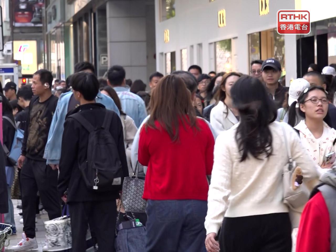 黃家和表示，聖誕期間，尖沙咀及西九一帶的人流相對暢旺。（港台圖片）