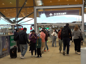 聖誕假期第二天續有市民外遊度假