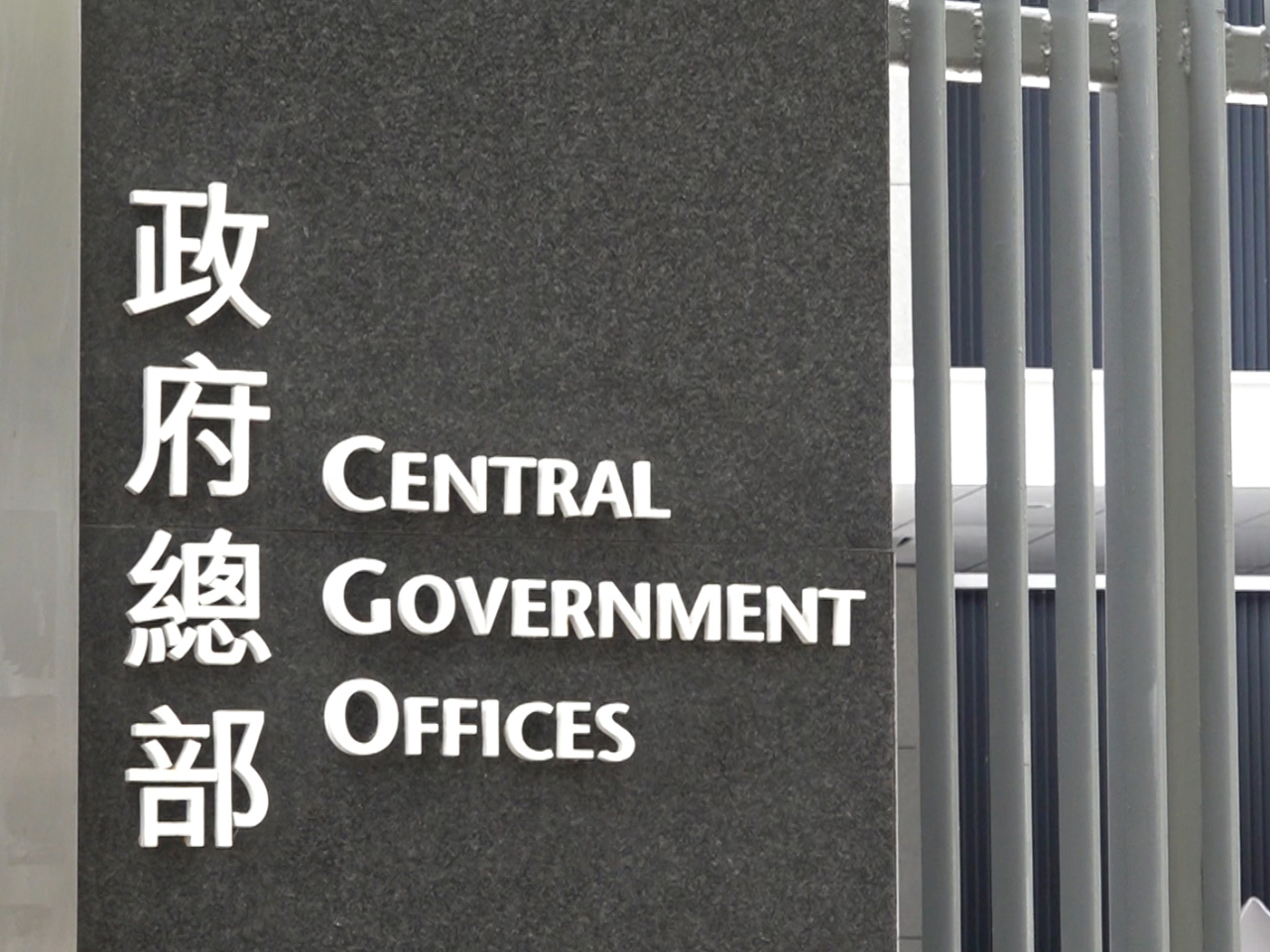 「大埔宏福苑援助基金」總額約為41億元，現時已推出11個項目，提供緊急財政支援予不同類別受大火影響的人士，援助金的總承擔額約12億元。（港台圖片）