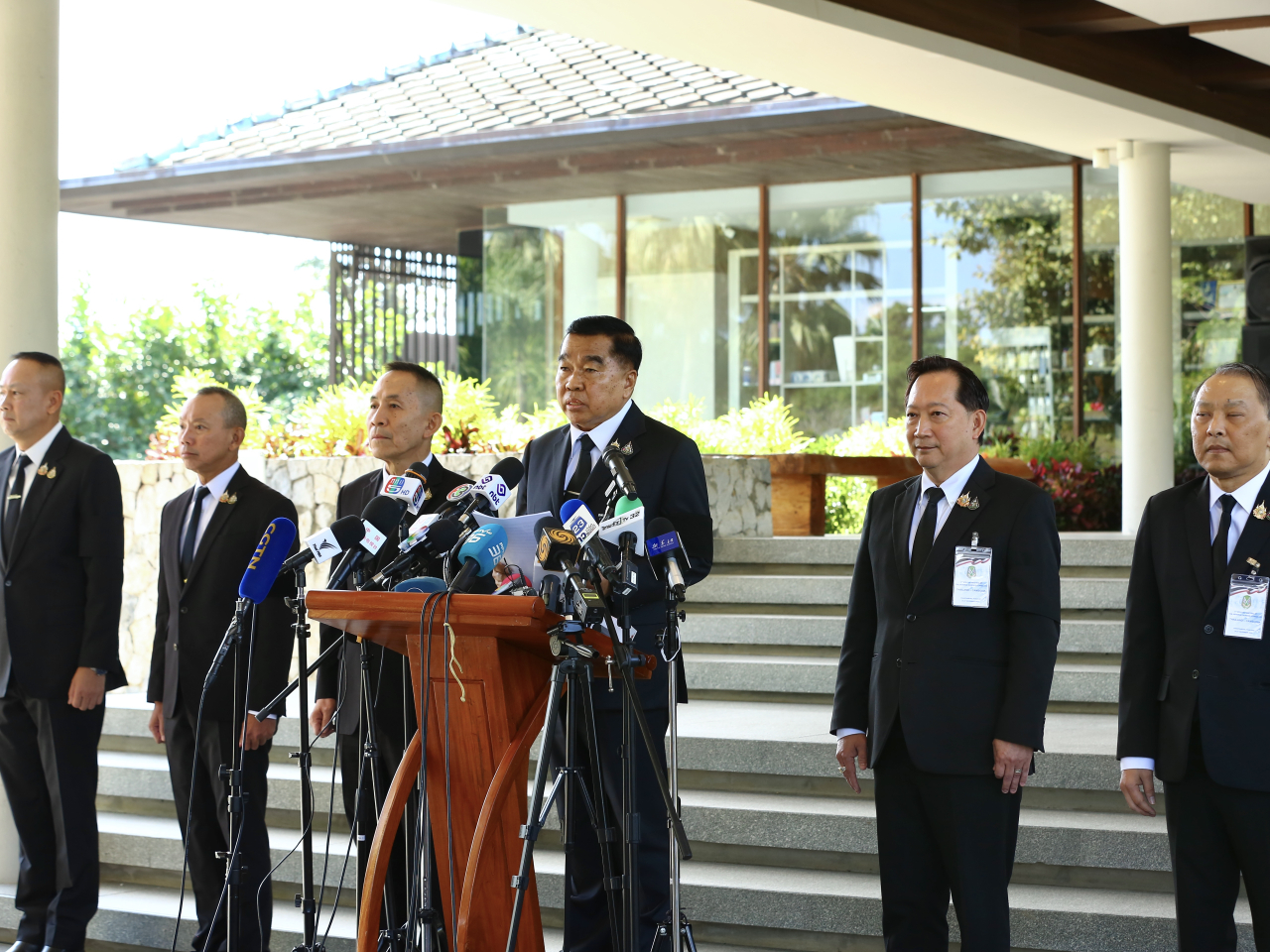 納塔蓬（中）表示，泰柬雙方同意在停火期間，維持邊境地區現有兵力部署。（新華社）