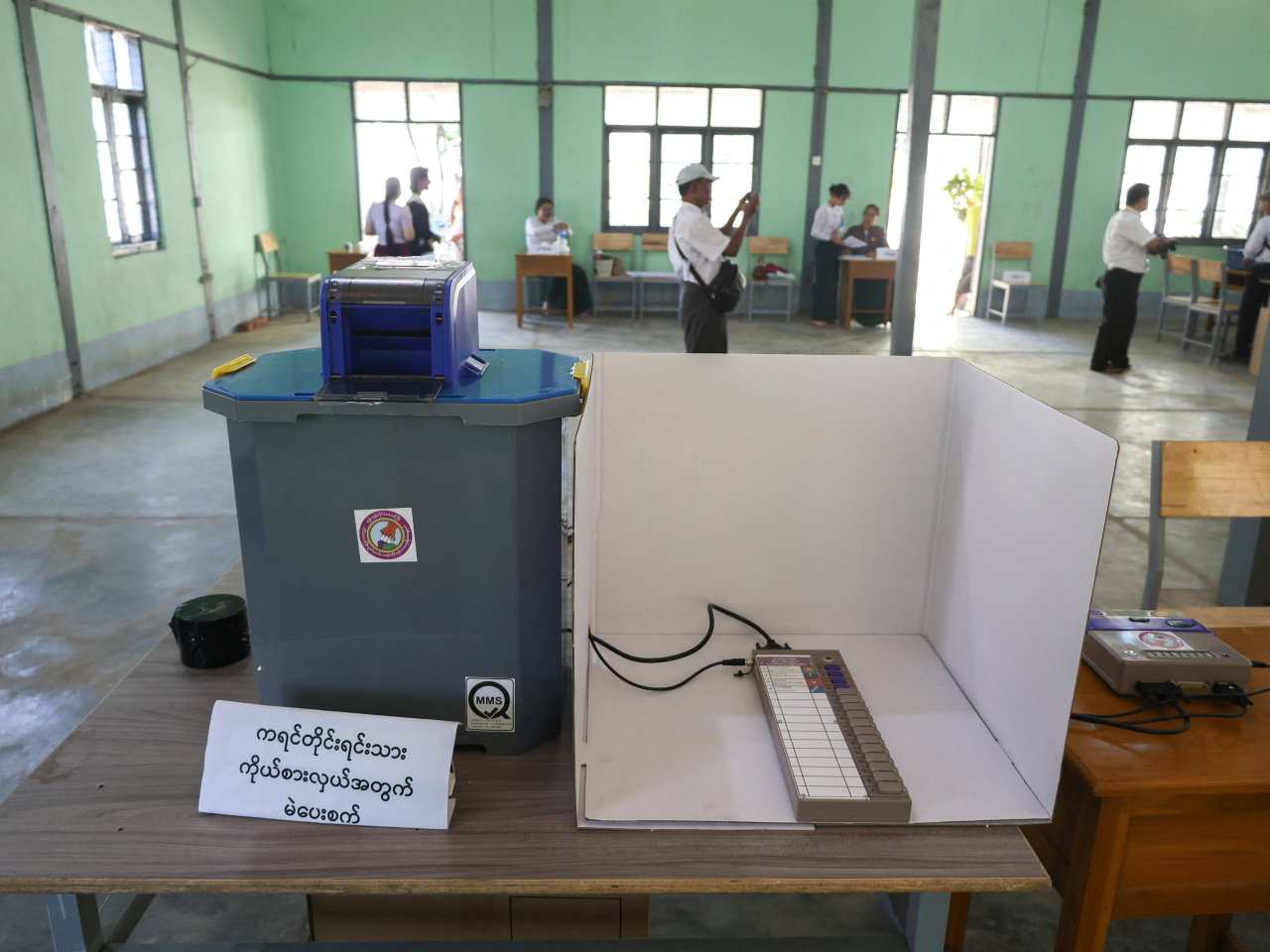 緬甸星期日舉行大選第一階段投票，全國102個鎮區將會率先舉行投票。（路透社）