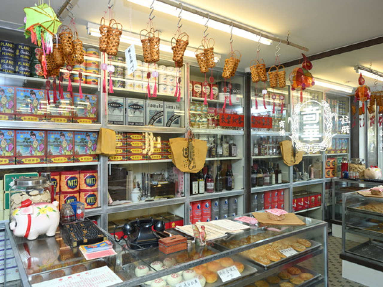 本地餅食集團響應政府推行工業品牌旅遊，在大埔廠房設立體驗館，仿照昔日門店打造，耗時約半年籌備。（政府新聞網）