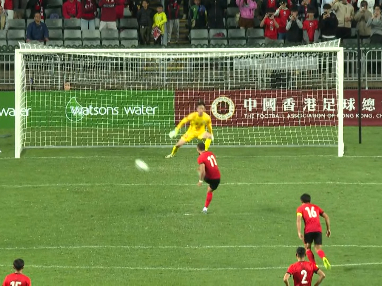 艾華頓操刀入網，為港隊追成2比2平手。