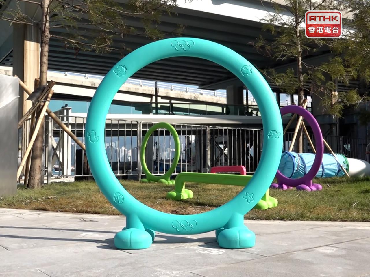 鄰近電照街設有寵物友善區。（林紹鋒攝）