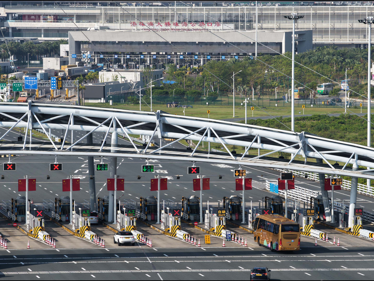 國家移民管理局表示，元旦期間粵港澳三地將舉辦多場大型活動，毗鄰港澳陸路口岸通關流量將明顯增多。（新華社資料圖片）