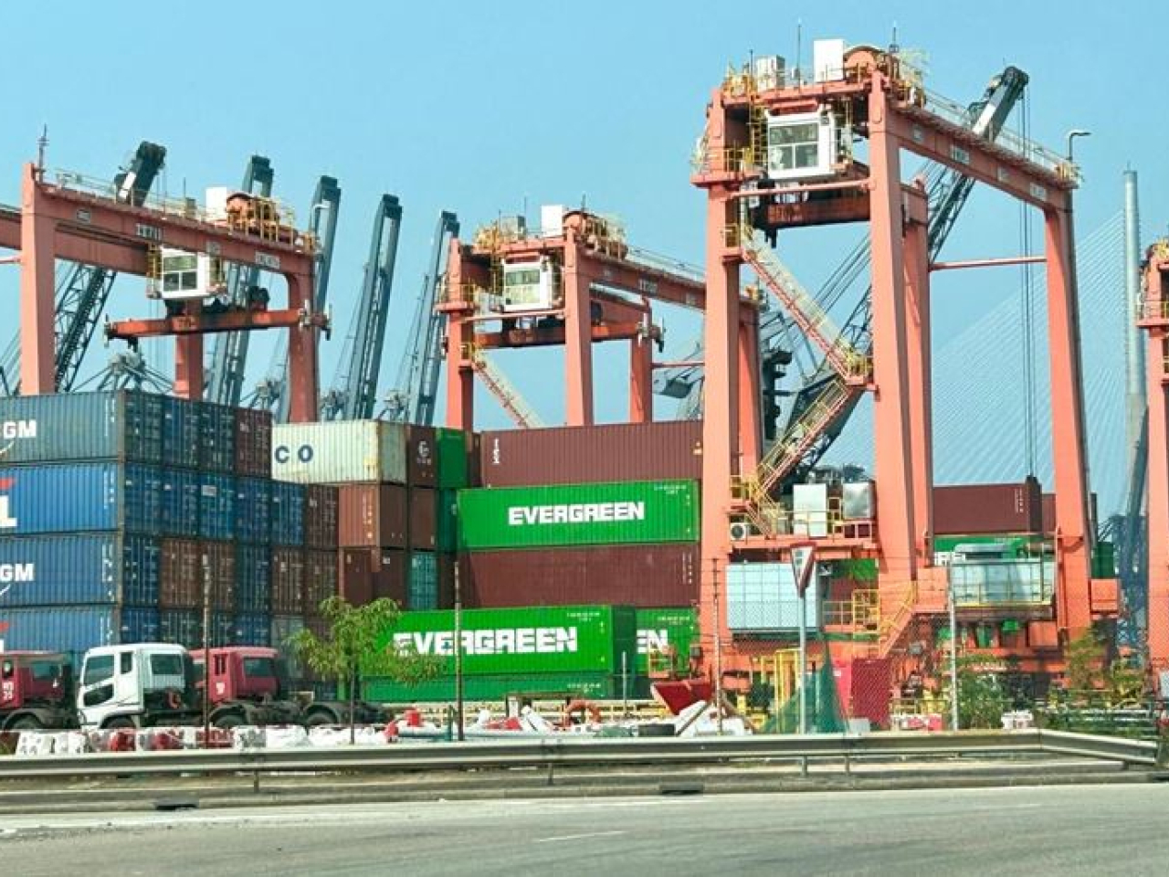 Hong Kong's exports in November rose at their fastest pace in almost two years, boosted by demand for electronic-related products. File photo: RTHK