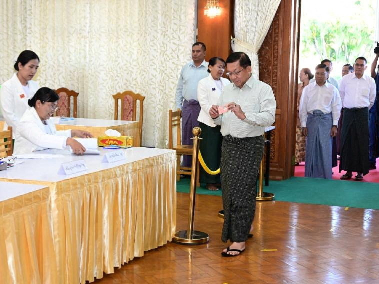 敏昂萊昨日到票站投票。（路透社資料圖片）