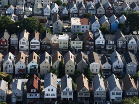 美國11月二手樓臨時買賣合約指數為79.2，按月升3.3%。（法新社資料圖片）