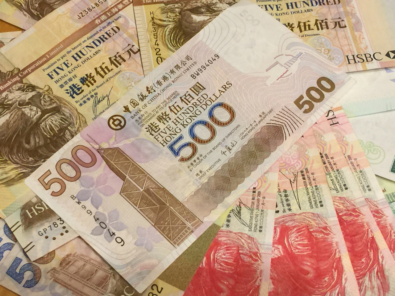 金管局指，逾3200名銀行客戶使用智安存，涉及存款約16億元。(港台圖片)