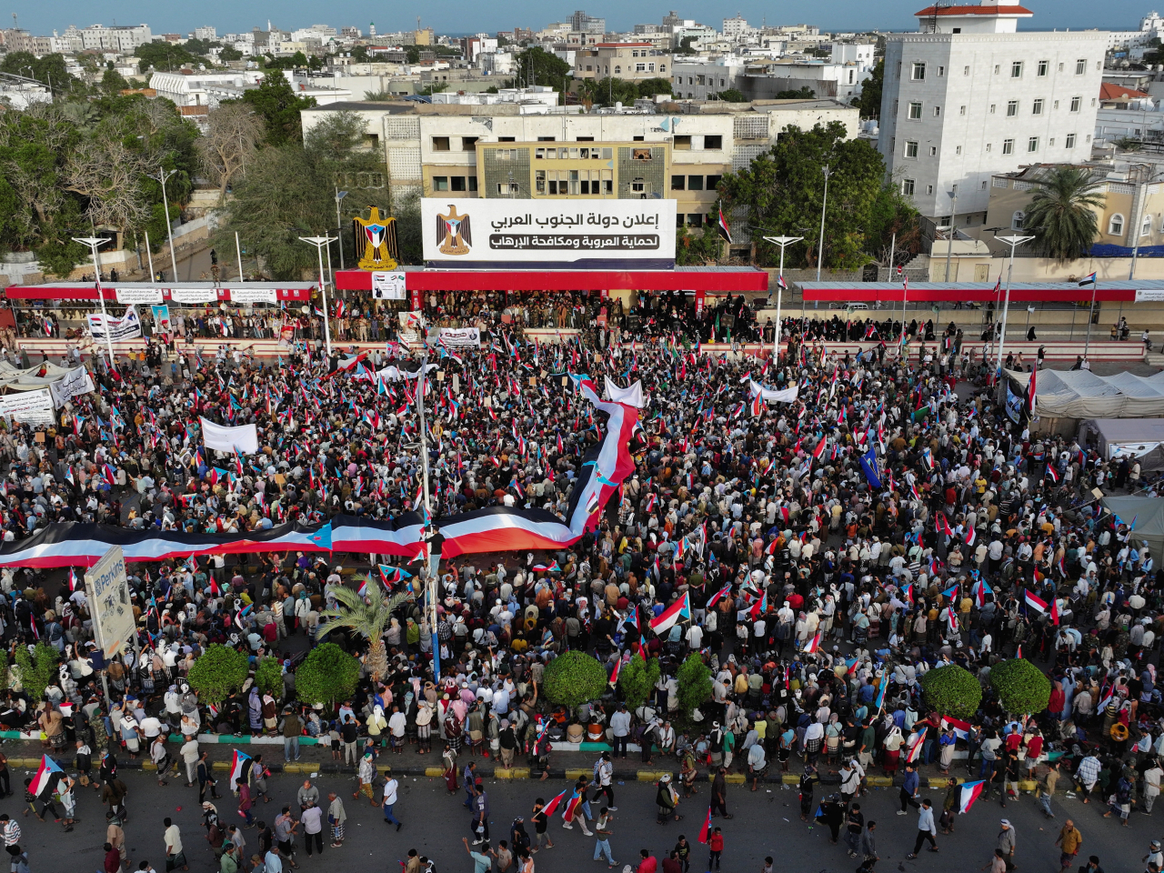 大批民眾日前上街聲援南方過渡委員會。（路透社資料圖片）