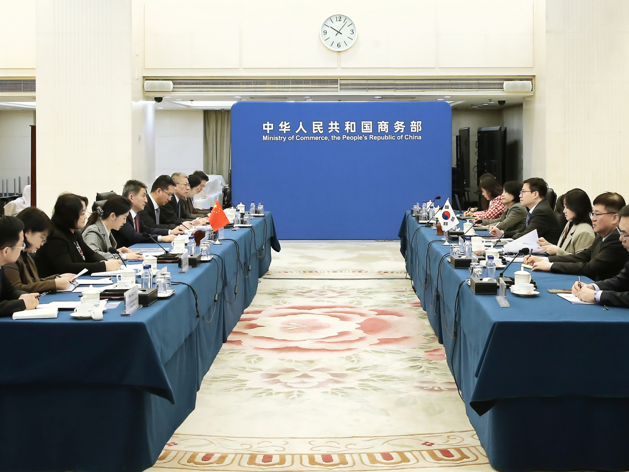 中韓貿易官員在北京會面。（商務部網頁圖片）