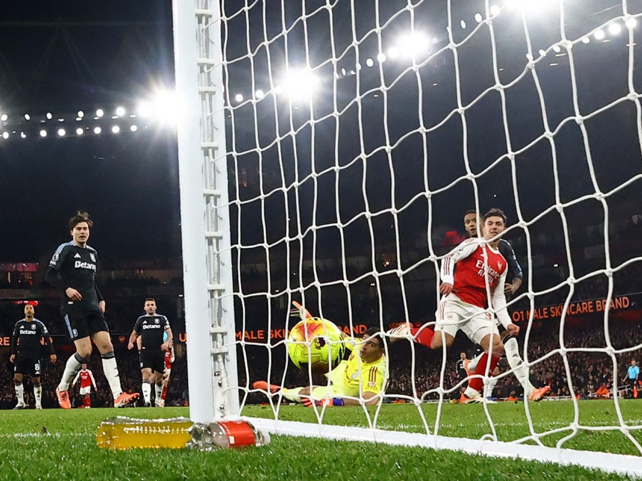 Martin Zubimendi tucks away the Gunners' second as they made a major title statement at the Emirates. Photo: Reuters