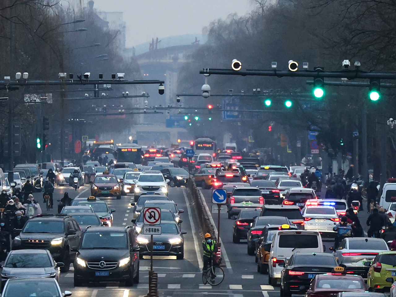 Drivers who scrap old automobiles and buy new ones can receive subsidies calculated as a proportion of the new vehicle's price, capped at 20,000 yuan. File photo: Reuters