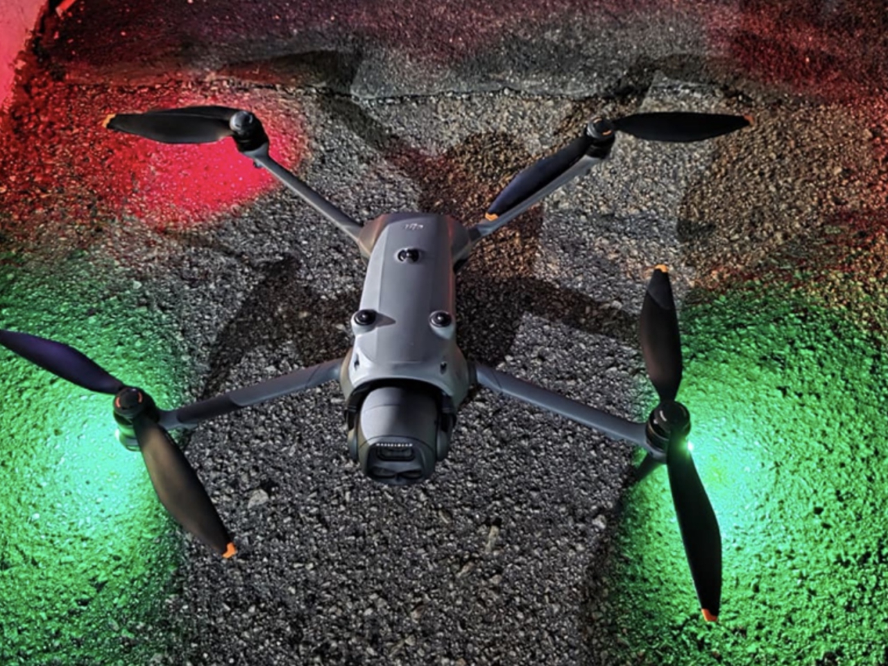 行動中，警方檢獲一部小型無人機。（警方提供）