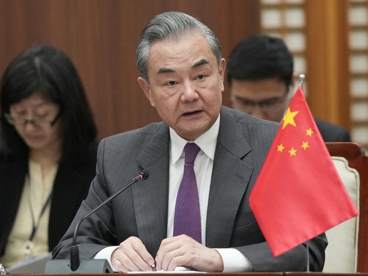 王毅表示，中韓關係走出低谷、重回正軌，穩步呈現向好發展勢頭。（法新社資料圖片）