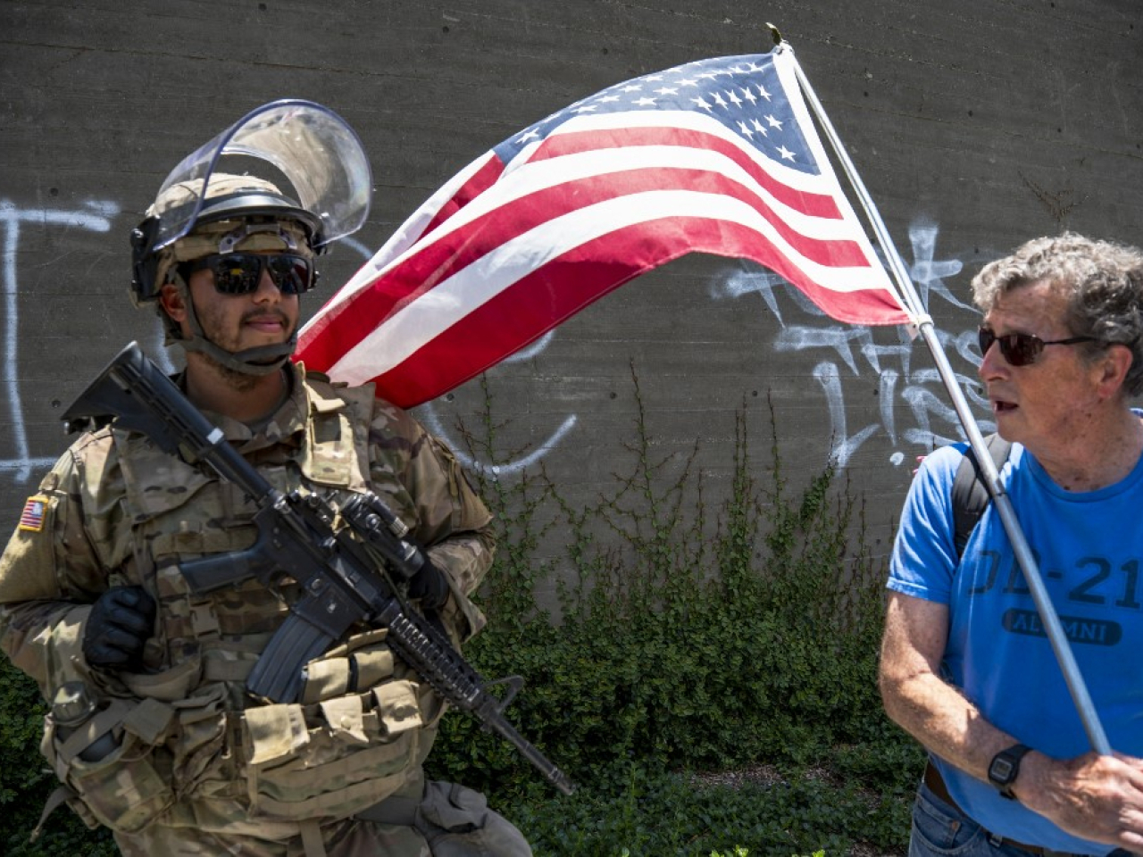特朗普去年宣布向洛杉磯派駐國民警衛隊，引起當地民眾不滿。(法新社資料圖片)