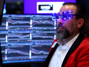 在2025年，道指累計升近13%，納指升約20.4%，標普500指數升16.4%，均連升3年。（法新社資料圖片）