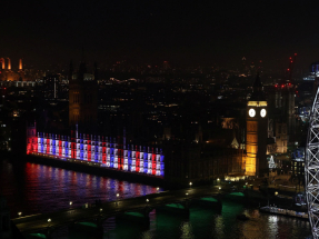 大笨鐘鐘聲響起標誌著2026年正式在英國開始。（路透社）