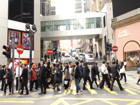 劉嘉鴻表示，打工仔強積金組合中，有不少比例投放於表現亮麗的大中華及香港股票基金，帶動理想回報。（港台圖片）