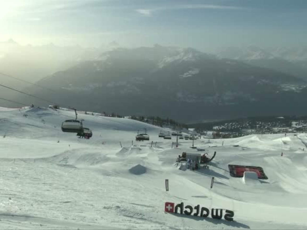 阿爾卑斯山區的滑雪勝地一間酒吧發生爆炸，據報造成數人死傷。(路透社資料圖片)