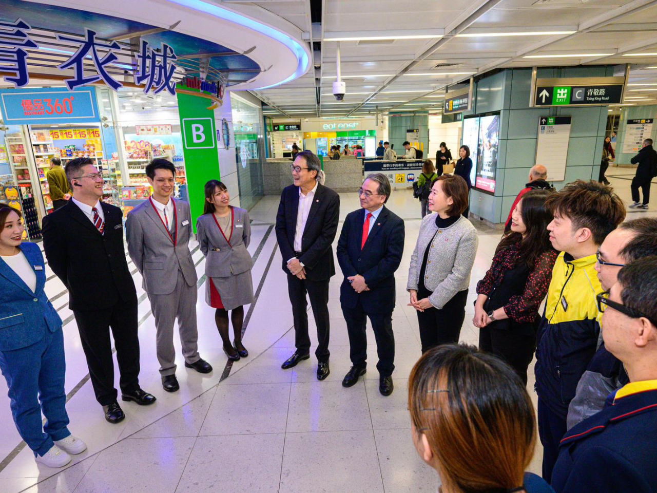 港鐵新任主席金澤培聯同新任行政總裁楊美珍今日履新。（港鐵提供）