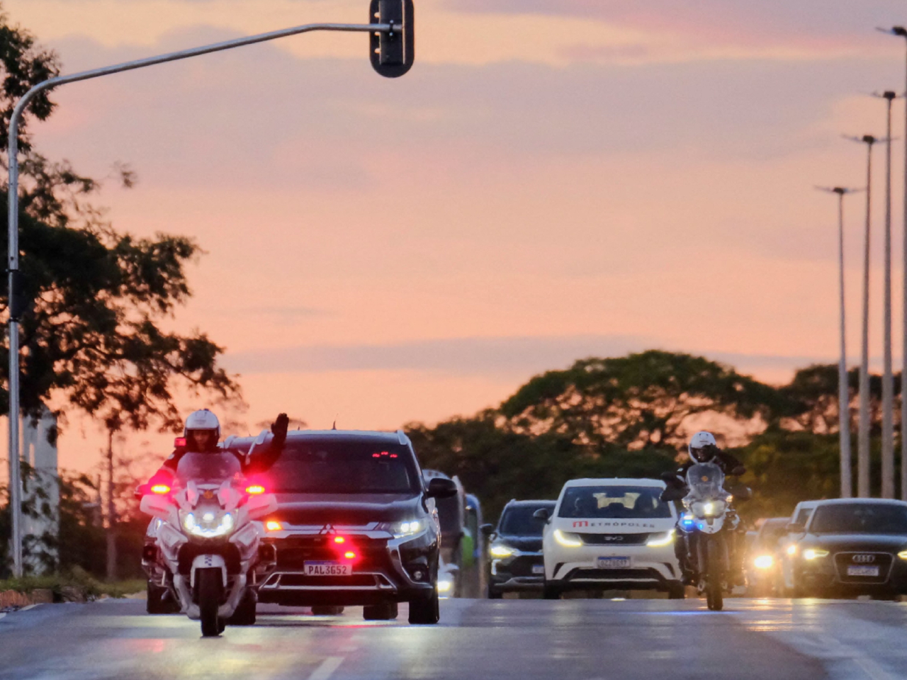 博爾索納羅被送回巴西聯邦警察總部大樓繼續服刑。（路透社）