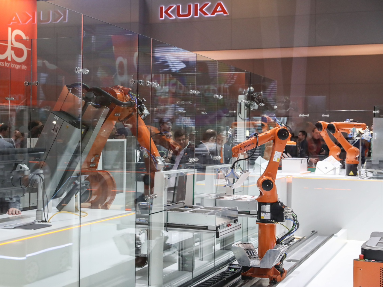 歐元區製造業採購經理人指數跌至48.8，是9個月以來最低，亦低於預期。（新華社資料圖片）